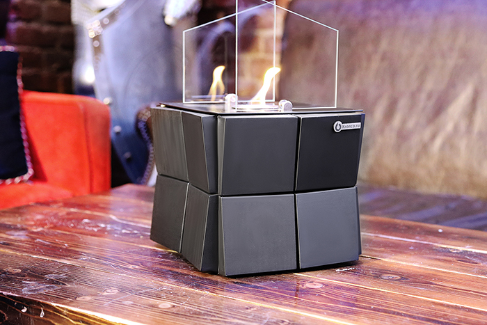 Настольный биокамин Kvadro Cube черный в стиле модерн или хай-тек